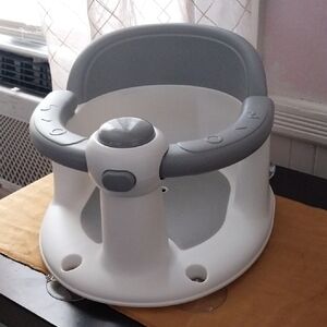 Gray and White Baby Bath Seat